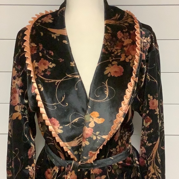 Aria Intimates & Sleepwear Aria Black Floral Velvet Bathrobe Poshmark